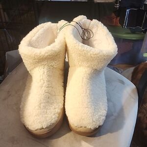 Cute Dearfoams XL(11 12) NWT indoor outdoor